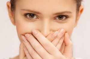 دهان بد بو ا‌‌ز مشکلات رایج رژیم کتوژنیک
